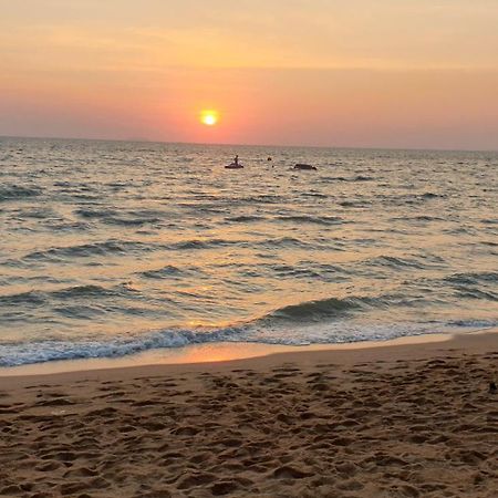 Dusit Grand Condo View Jomtien Beach Exterior foto