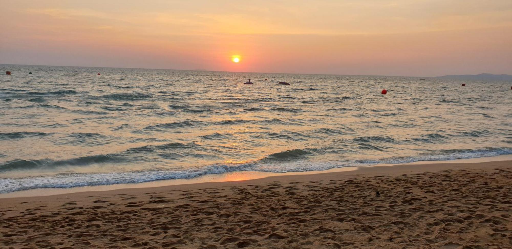 Dusit Grand Condo View Jomtien Beach Exterior foto